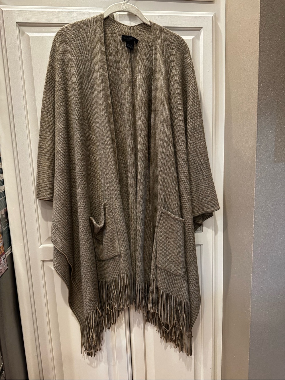 Steve Madden Taupe Ribbed Knit Fringe Poncho Ruana Shawl Sweater w Pockets